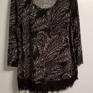 db established Large 3/4 sleeve top with lace around the bottom